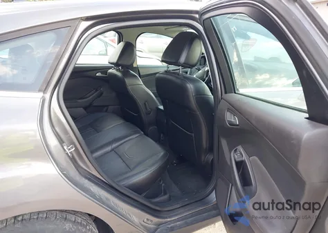 2012 Ford Focus Sel z USA, uszkodzony, nr VIN 1FAHP3M21CL404252